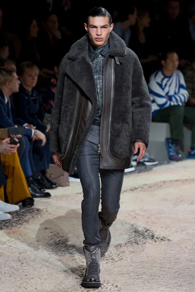 Look 38